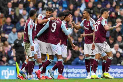 دقيقة بدقيقة.. أستون فيلا 0-0 يونج بويز.. الشوط الأول 